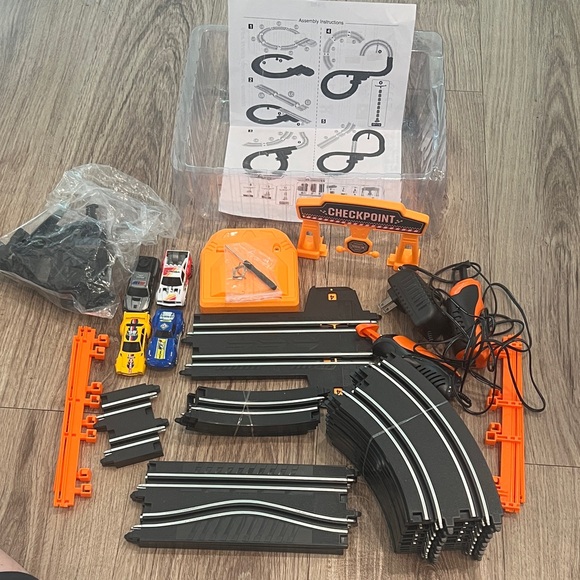 Track Master 1.64 Slot Racing Set - Picture 3 of 3